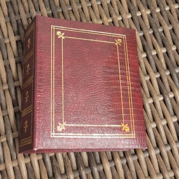 Vintage Photo Album, 60 Pages Brown with Gold Fleur de Lis Fits 120 3 X 5 Photos - Picture 1 of 7